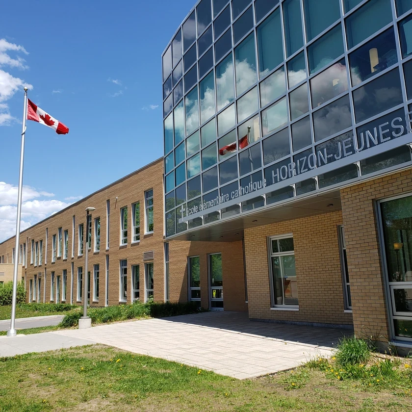 Façade de l’École élémentaire catholique Horizon-Jeunesse.