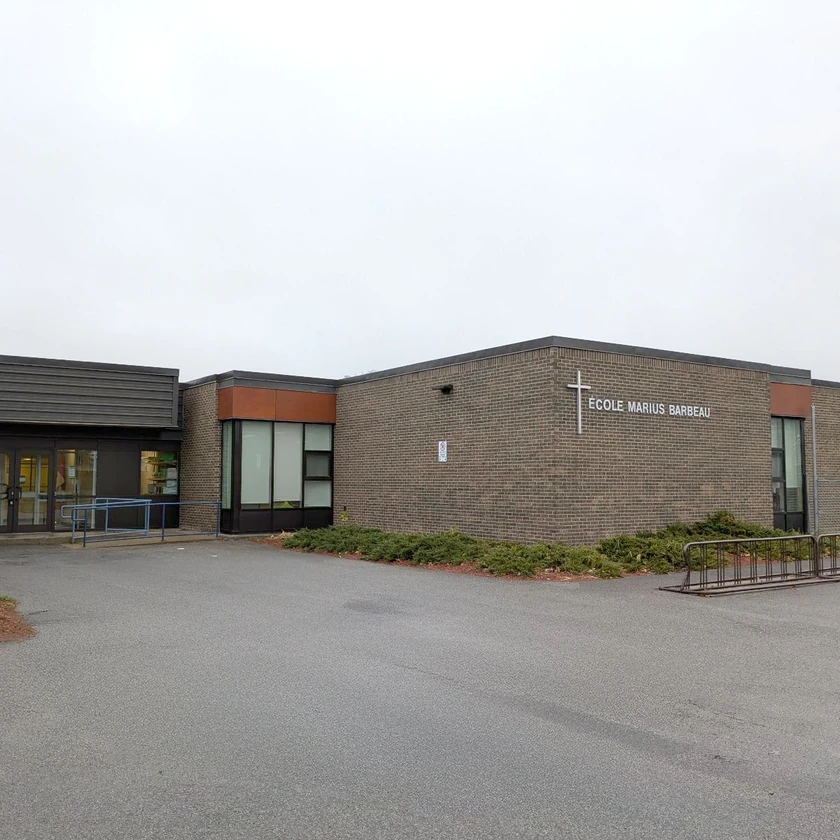 Entrée de l’École élémentaire catholique Marius-Barbeau.